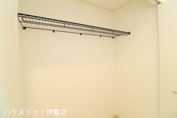 脇元 新築戸建 【廊下収納】
廊下に収納があるので、家族みんなで使用できる収納！