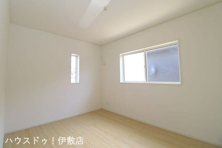脇元 新築戸建 【洋室6帖】
太陽光発電、蓄電池のご相談もお気軽にお申し付けください。