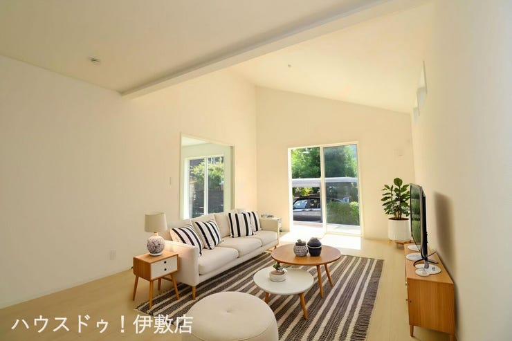 脇元 新築戸建 【リビング】
南側に掃き出し窓があり、部屋の奥まで光が入りやすいリビング
※イメージにつき、家具、家電は価格に含まれません