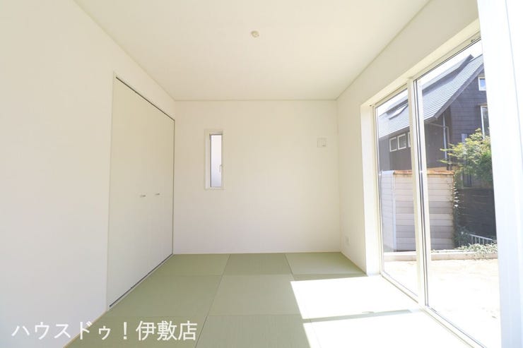 脇元 新築戸建 【和室6帖】
リビング隣接で子供の遊び場やお昼寝スペースなど使い方色々です