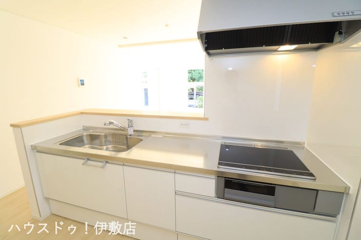 脇元 新築戸建 【キッチン】
カウンターキッチンで家族の笑顔を見ながら調理できます