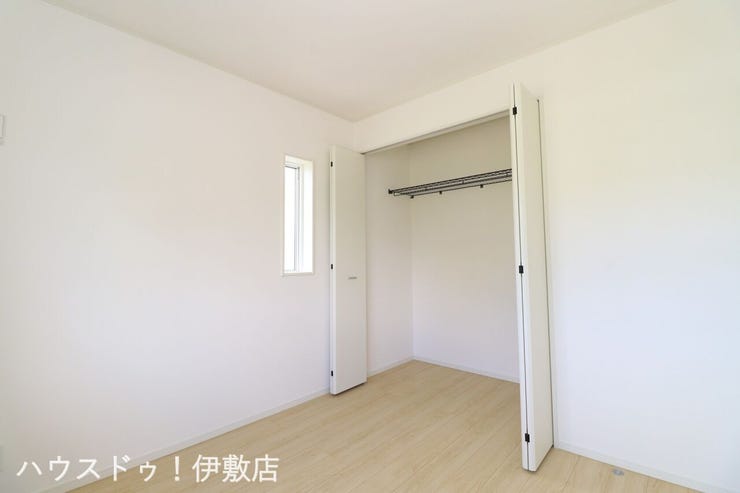 脇元 新築戸建 【洋室4.5帖】
白を基調とした室内で清潔感と開放感があります