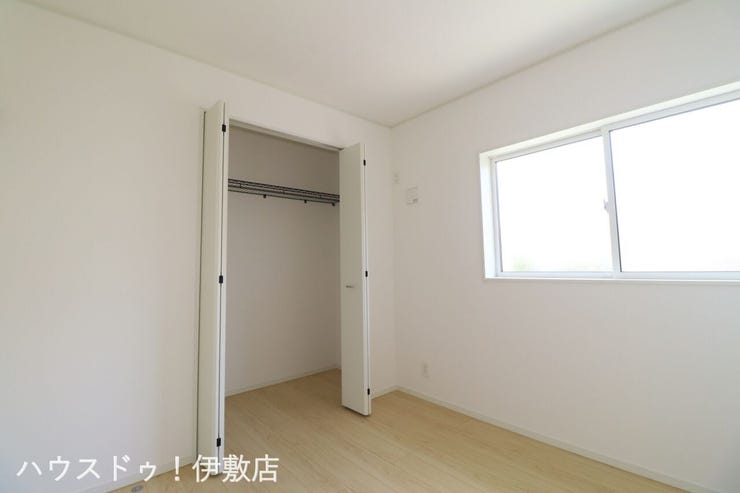 脇元 新築戸建 【洋室4.5帖】
クローゼット付でお部屋を広く使用できます