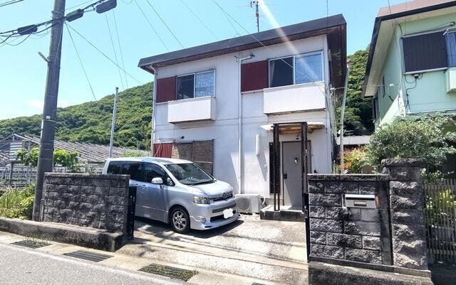 【外観】
●静かで穏やかな住環境♪
●5LDKの中古戸建◎
●小中学校まで徒歩10分圏内です♪
●三里小学校区