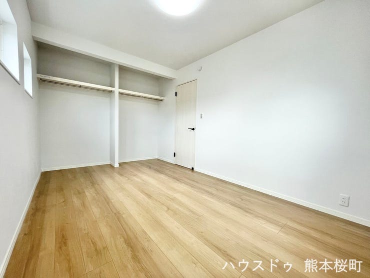 ■2階6帖洋室■寝室、書斎、趣味の部屋。家族の成長やライフスタイルに合わせ、様々な使い方ができる快適な空間です。