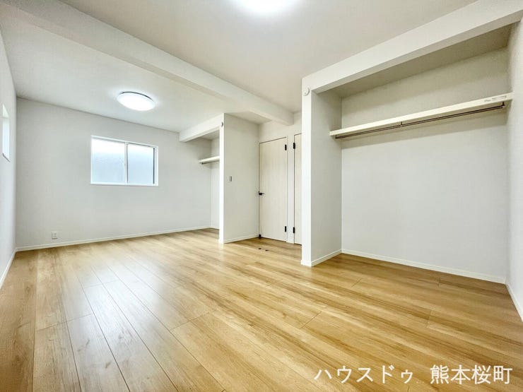 ■2階5+5帖洋室■寝室、書斎、趣味の部屋。家族の成長やライフスタイルに合わせ、様々な使い方ができる快適な空間です。