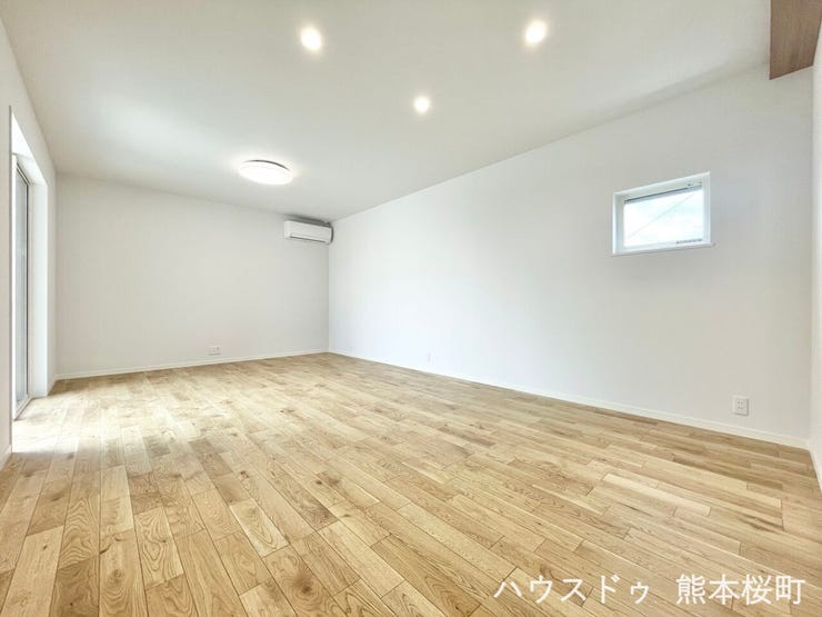 ■安らぎと笑顔の中心地■陽光が優しく降り注ぎ、会話が自然と弾む。ここでは、毎日が特別な時間へと変わります。