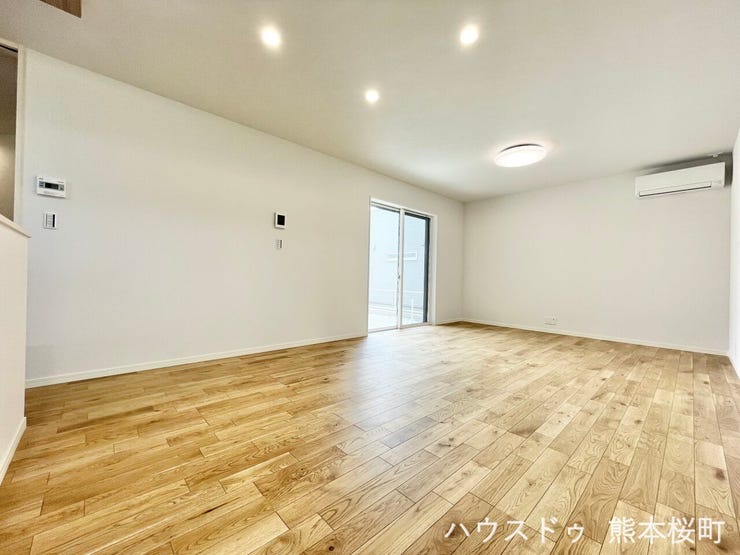 ■安らぎと笑顔の中心地■陽光が優しく降り注ぎ、会話が自然と弾む。ここでは、毎日が特別な時間へと変わります。