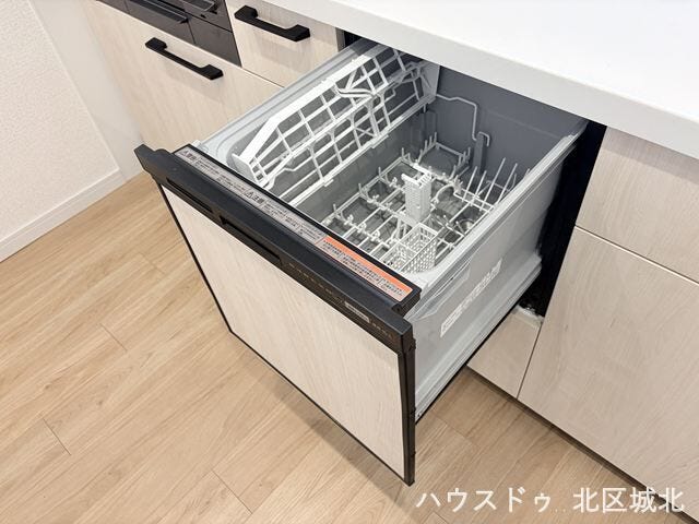 バタバタと忙しい朝にはとても便利で助かる食器洗浄乾燥機がついています♪