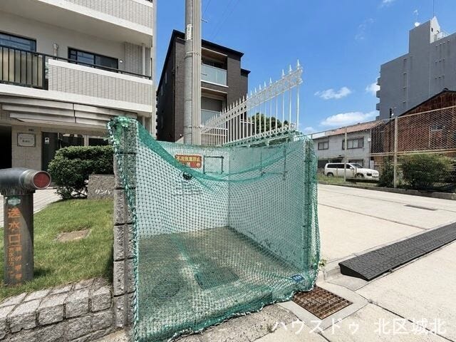 ゴミ捨て場です。
居住者専用のゴミ置場を完備。
