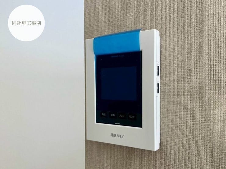 【Facilities】来訪者を確認できるモニター付きインターホンで、防犯面も安心です。