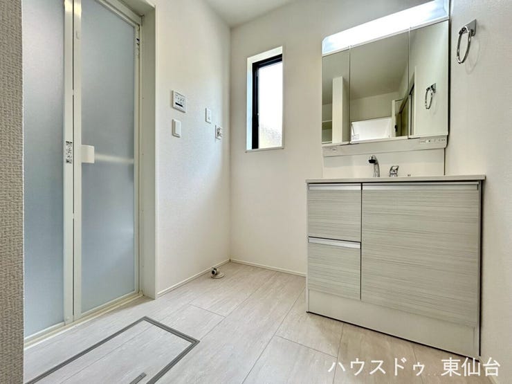 清潔感と機能性を兼ね備えた、使いやすい洗面空間