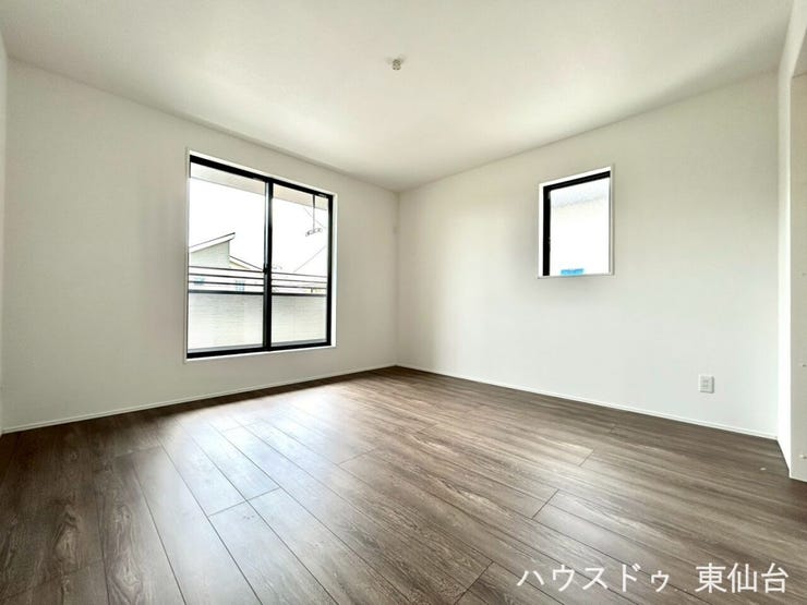 一日の疲れを癒す寝室は、落ちつきのある内装とゆとりある広さが魅力