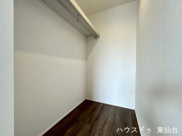 主寝室にはWICを備え、衣類や季節物をすっきり収納できる快適な空間です。