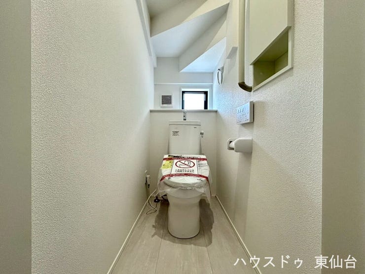 トイレはシンプルなデザインでお掃除もしやすそうです♪