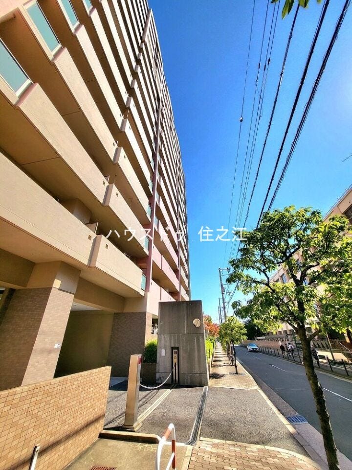 ★建物と前面道路の間には歩道がございますのでお子様も安心通学♪