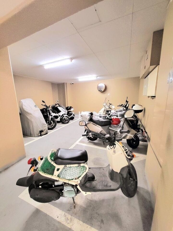 ★バイク置場。最新の空き状況の確認はお気軽にお申し付け下さい。