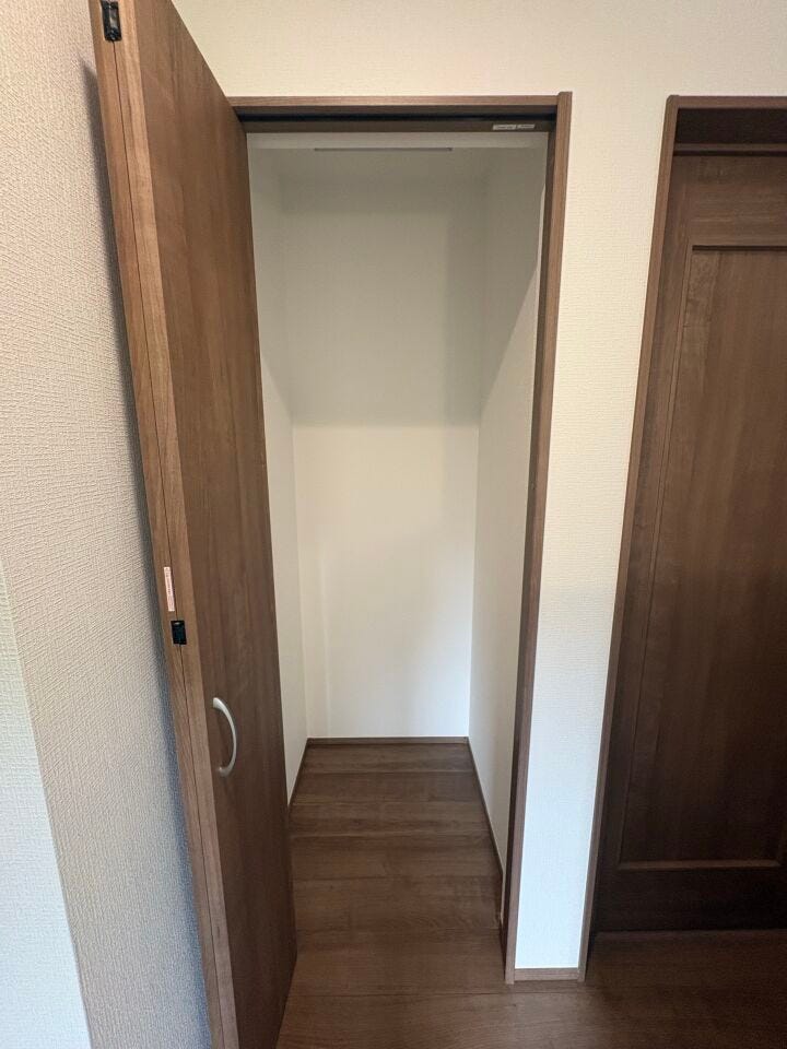 2階の廊下にある収納スペースです