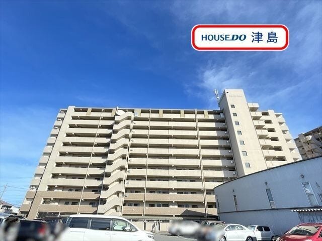 【外観】
佐屋西小学校・佐屋中学校エリアに建つ1999年9月築の中古マンションです。佐屋駅まで徒歩4分、通勤通学に便利です。スーパーまで徒歩約6分でお買い物に便利のため、暮らしやすさが続きます。