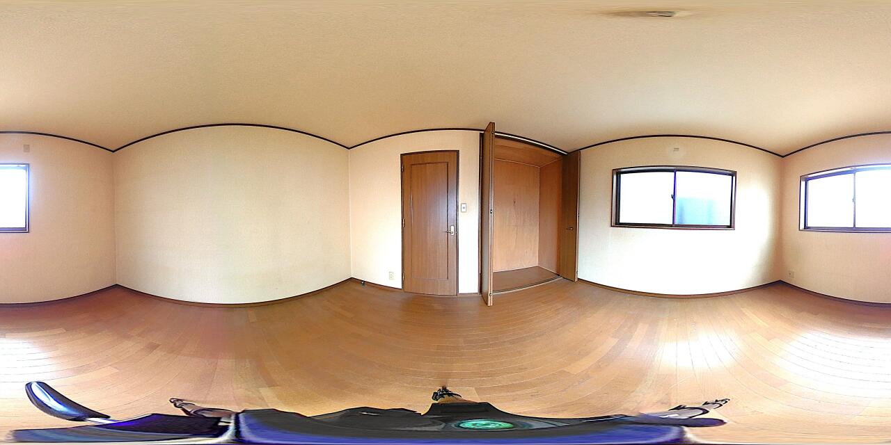 フローリングですのでお掃除もしやすいですよ