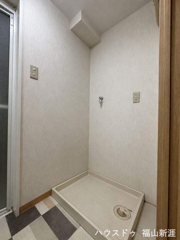 洗濯機置き場になります♪
※掲載写真はAI加工を用いて室内の物品を消去しております。実際の現況と異なる場合は、現況を優先とさせていただきます。