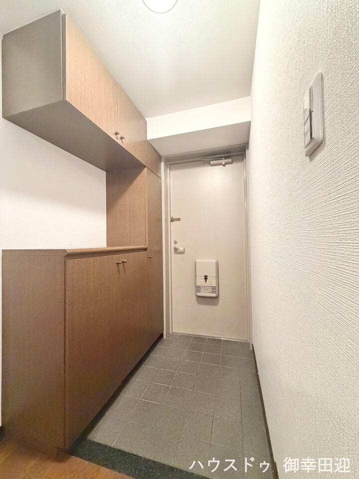 ■「しまう」が叶える美しい玄関■大容量のシューズボックスがあることでいつも整理された、気持ちの良い「家の顔」を保てます。