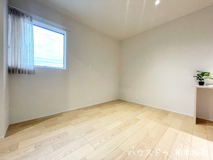 ■2階6帖洋室■寝室、書斎、趣味の部屋。家族の成長やライフスタイルに合わせ、様々な使い方ができる快適な空間です。