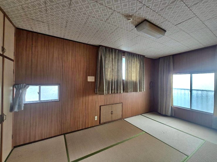 2階和室です。
窓から差し込む自然光でとても明るい印象です。