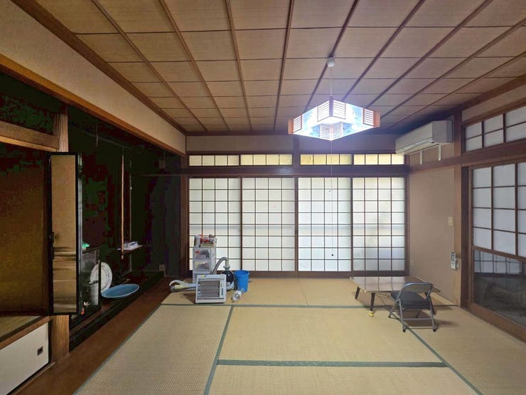 8畳和室、エアコン付きです。