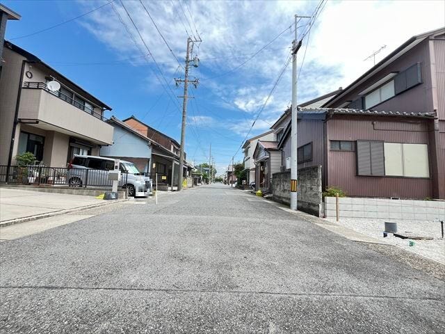 ●幅員約7m前面道路●道路幅にゆとりがあるため車種を選びません。大きめの車も通行しやすく、車の出し入れがスムーズにできます