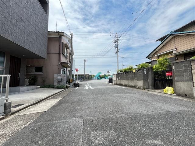 ●幅員約7m前面道路●消防車・救急車が余裕で通行できる道幅。防災・安全面に優れています