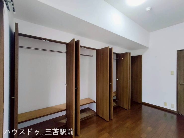 ご夫婦やご兄弟分けて収納ができるので便利です♪