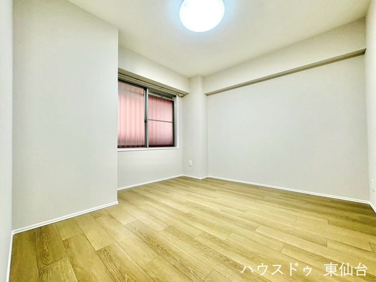 家具配置がしやすく、ゆとりを感じられる主寝室。朝の身支度もスムーズにできます。