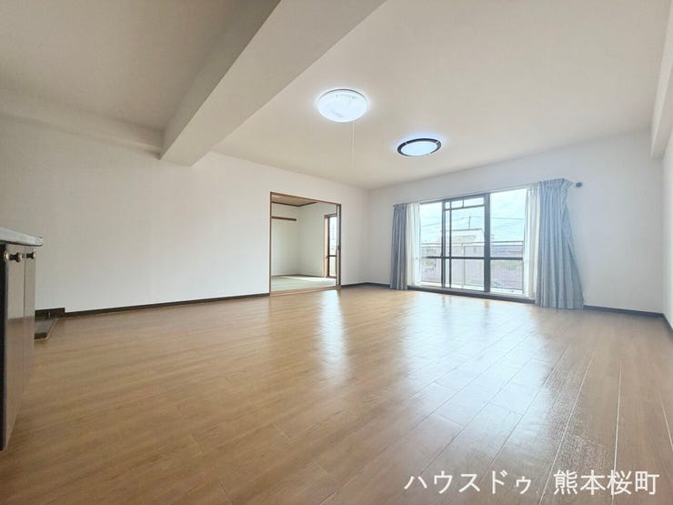 ■安らぎと笑顔の中心地■陽光が優しく降り注ぎ、会話が自然と弾む。ここでは、毎日が特別な時間へと変わります。