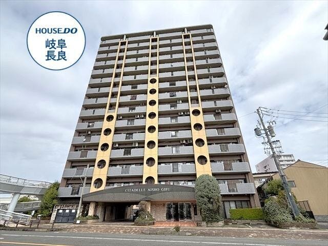 【外観】
JR東海道本線「岐阜」駅、徒歩13分
岐阜バス「朝日大学病院前」停、徒歩3分
小学校:徹明さくら小学校
中学校:本荘中学校
