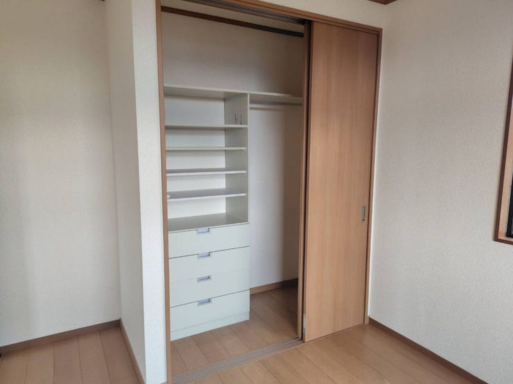 便利なチェスト付き収納