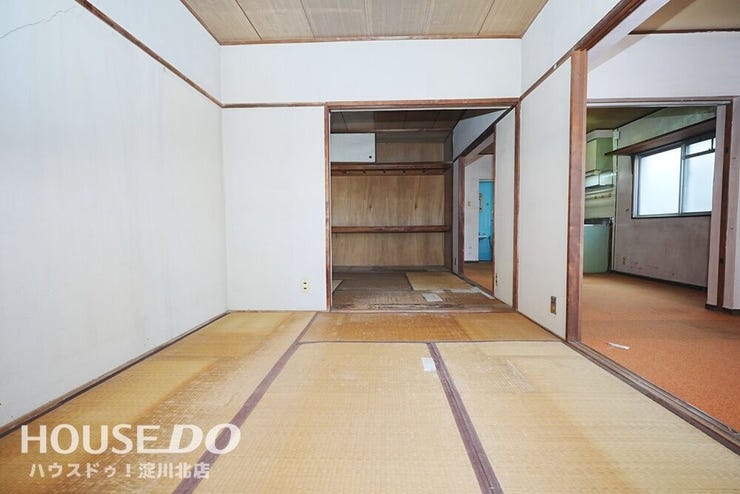■■本日内覧可能■■阪急各線「十三」駅徒歩6分!商業施設が充実している十三エリア駅からすぐの立地が魅力的♪リフォームは必須ですが、お好みの間取りを作ってみたい方や収益用物件としてもおすすめ!