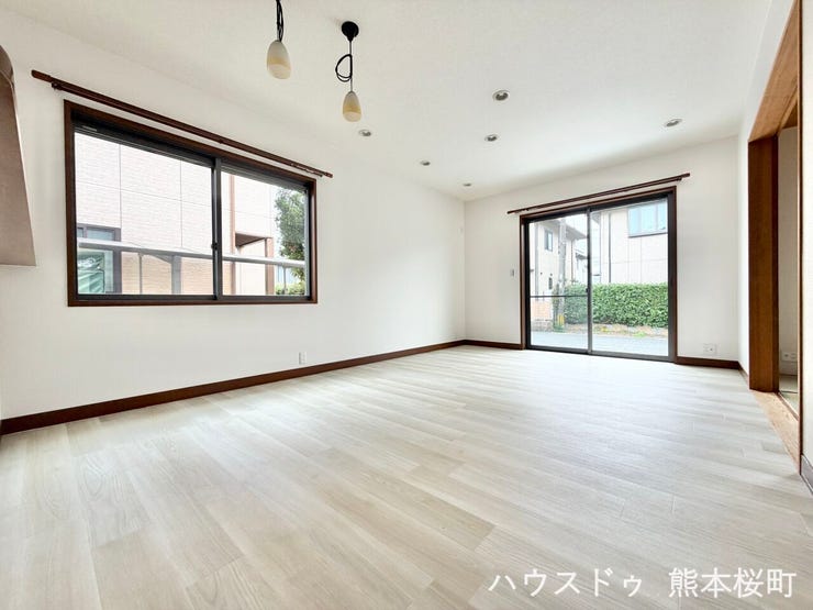 ■安らぎと笑顔の中心地■陽光が優しく降り注ぎ、会話が自然と弾む。ここでは、毎日が特別な時間へと変わります。
