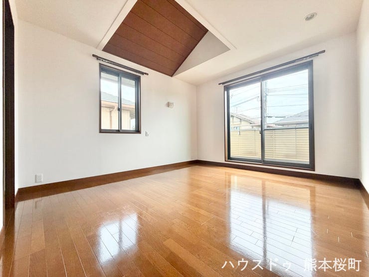 ■2階18帖洋室■心からリラックスできる静けさ、上質な眠りで、毎日をリセットします。明日への活力を養う空間です。