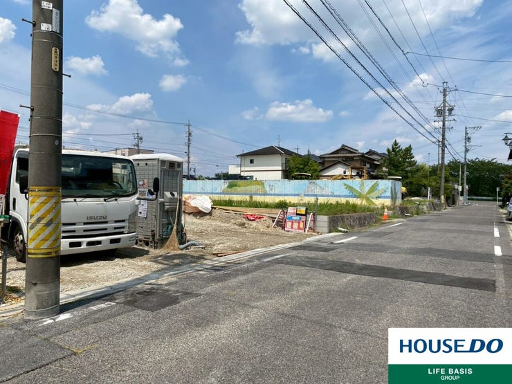 【前面道路】南向きの土地は日当たりもよく、お家の顔が正面を向きます。実際の交通量、日当たり、風通しは現地を見てみましょう♪現地を実際に見ていただくことでしか分からない情報が沢山あります!