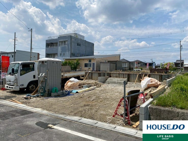 【外観】
【建築中 基礎段階】基礎工事中だからこそわかる住まいの信頼感!完成後には見えなくなる部分を直接チェック。安心の品質で作られる住まいを一緒に見守りながら、理想の家を手に入れる特別な機会です。