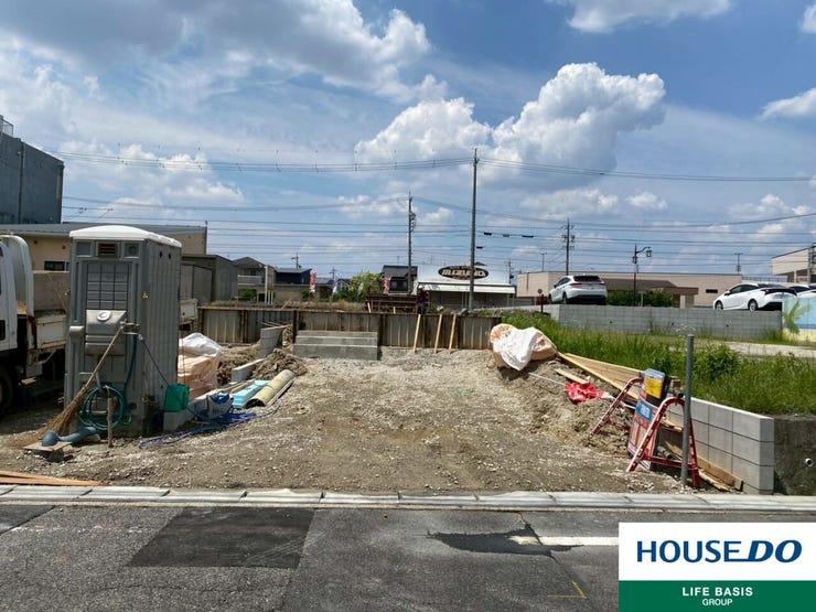【建築中 基礎段階】基礎から始まる安心の住まいづくり!家づくりの最も重要な部分、基礎工事が進行中。地盤からしっかりと作られる工程を確認できる今だからこそ。未来の住まいの一歩を見届けませんか?