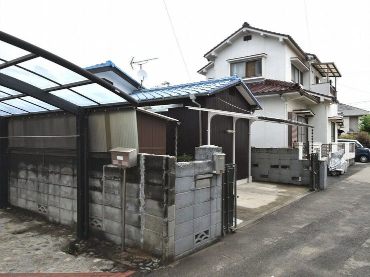 外観を南西側より撮影