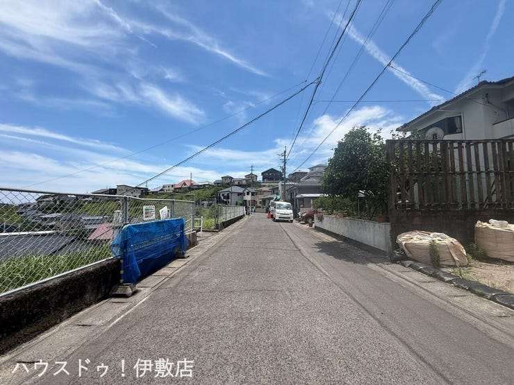 【前面道路】
東側前面道路、行き止まり道路となっており、交通量少なく、小さなお子様にも安心です