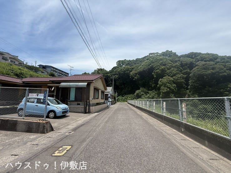 【前面道路】
東側前面道路、行き止まり道路となっており、交通量少なく、小さなお子様にも安心です