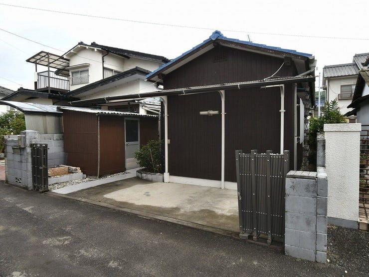 外観を南東側より撮影
