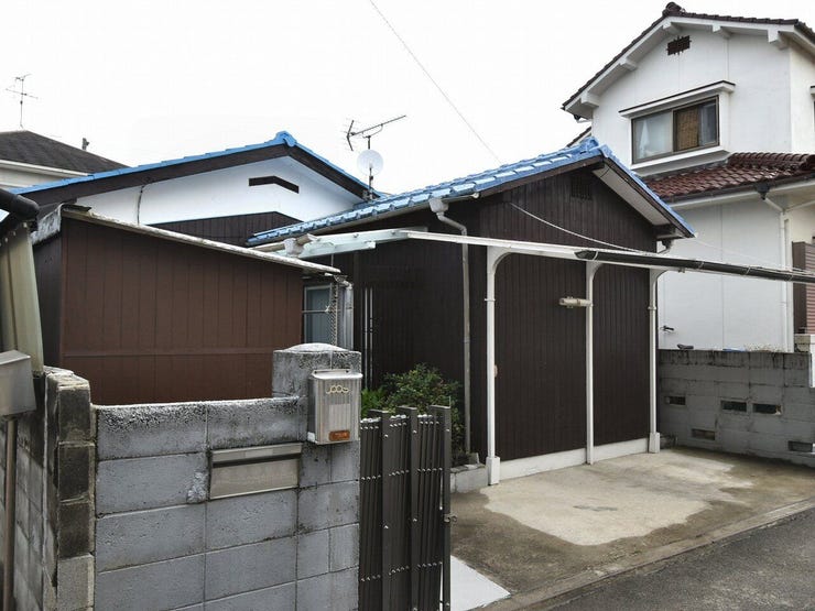 外観を南西側より撮影
