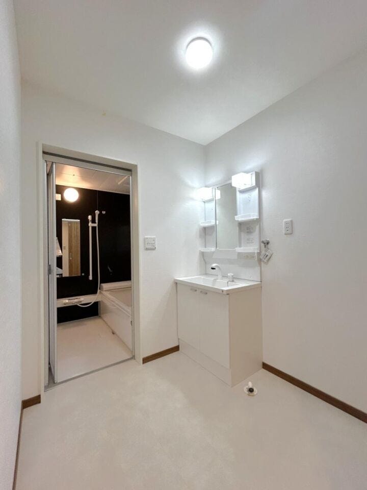 ☆洗面脱衣室☆照明器具新設済みです☆