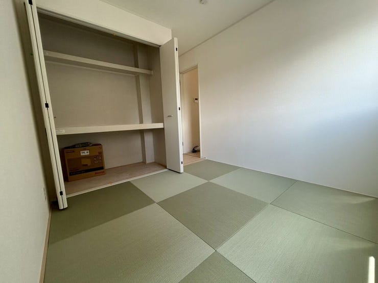 収納しっかりの和室。