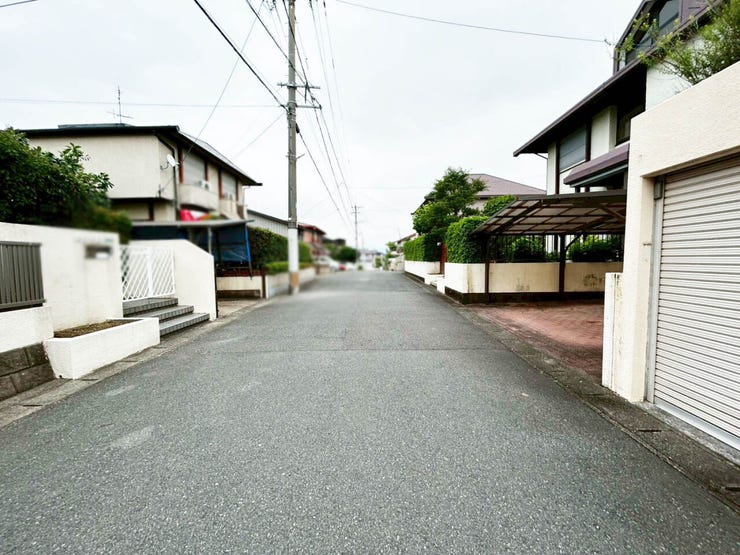 【角地】シャンプードレッサー♪システムキッチン♪床下収納♪閑静な住宅街♪電動シャッター付き車庫♪